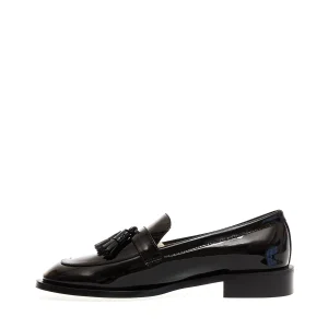 Acquista i mocassini neri con nappine Stuart Weitzman