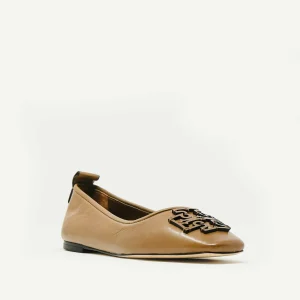 Ballerine in pelle di mandorla: scopri la collezione TORY BURCH
