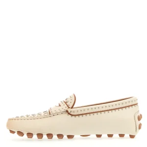 Mocassini in pelle bianca con borchie: scopri la collezione TOD'S