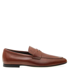 Mocassini Tod's: eleganza e stile con fondo cuoio marrone