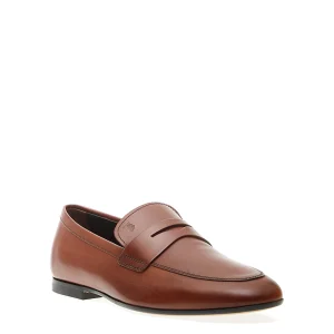 Mocassini Tod's: eleganza e stile con fondo cuoio marrone