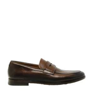 Moccasin in brown leather: Discover Doucal's shoe collection