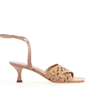 Sandalo pelle intrecciata nude: eleganza e comfort al top