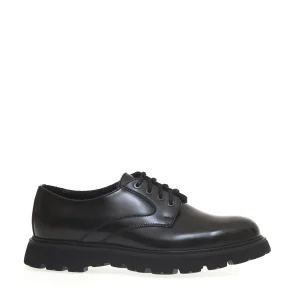 Scarpe derby nere con suola in gomma: eleganza e comfort