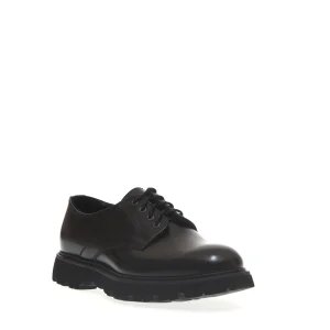 Scarpe derby nere con suola in gomma: eleganza e comfort