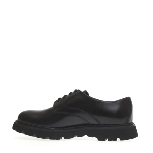 Scarpe derby nere con suola in gomma: eleganza e comfort