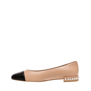Scarpe di qualità: ballerine in pelle nera di Stuart Weitzman