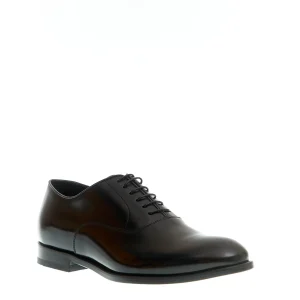 Scarpe eleganti Doucal's: stringate nere con suola in cuoio
