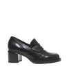 Scarpe eleganti: scopri i moccasins neri con tacco