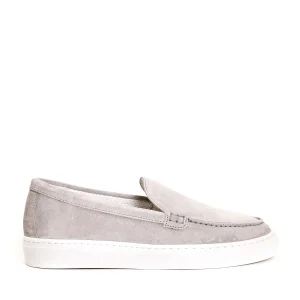 Scarpe in camoscio grigio Doucal's: eleganza e comfort