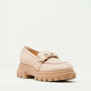Scarpe in pelle AGL: eleganza e comfort senza compromessi