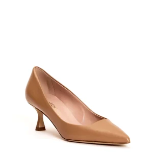 Scarpe in pelle color caramello: eleganza e stile unico