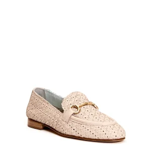 Scarpe in pelle intrecciata beige: eleganza veneziana nel tuo guardaroba
