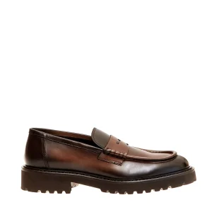 Scarpe in pelle marrone sfumata Doucal's: eleganza e stile