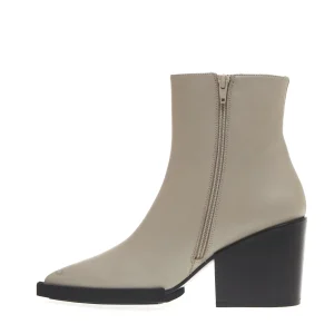 Scarpe in pelle Texan di Paloma Barceló: eleganza e stile