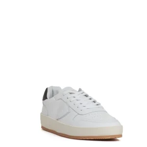 Scarpe Philippe Model: Eleganza senza tempo in bianco e nero