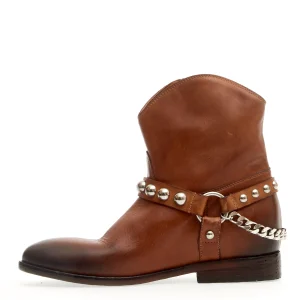 Scarpe Texane in Pelle con Borchie: la Tua Strategia di Stile