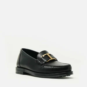 Scarpe Tod's: eleganti mocassini con fibbia T in pelle nera
