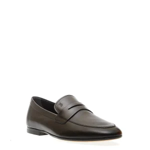 Scarpe Tod's: eleganti mocassini in pelle nera con suola in cuoio