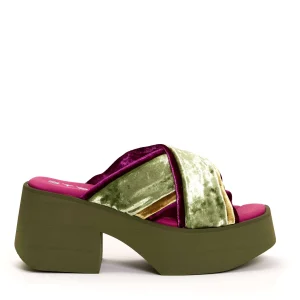 Scopri la nostra collezione di slipper in velluto verde