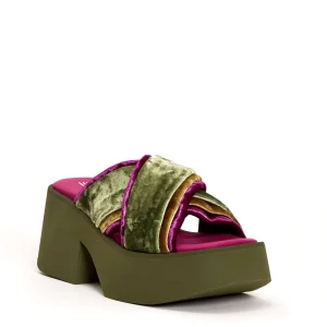 Scopri la nostra collezione di slipper in velluto verde