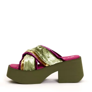Scopri la nostra collezione di slipper in velluto verde