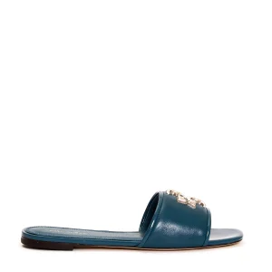 Scopri le eleganti pantofole blu di Tory Burch
