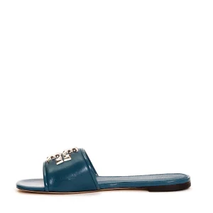 Scopri le eleganti pantofole blu di Tory Burch