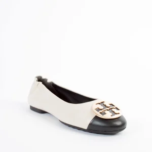 Scopri le nuove ballerine Claire Cap Toe di Tory Burch