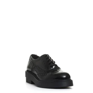 stringata con bucature pelle nera
