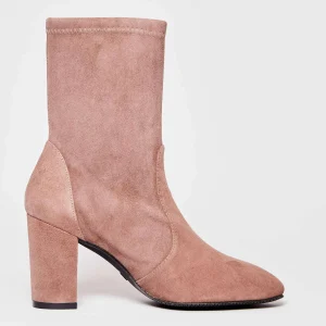Stuart Weitzman: Acquista stivaletti in camoscio taupe con tacco alto